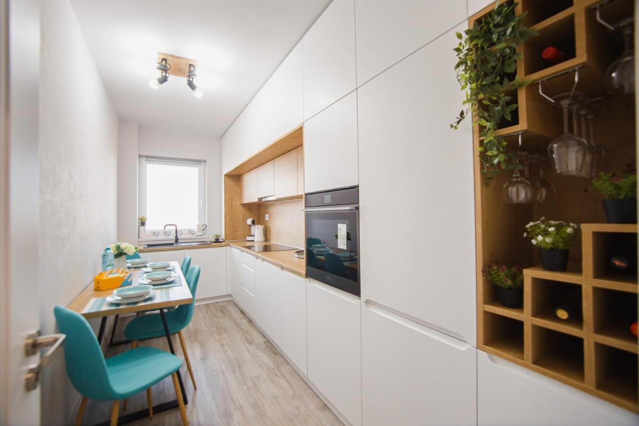 Creamy Wood Haven Apartment Oradea Ngoại thất bức ảnh