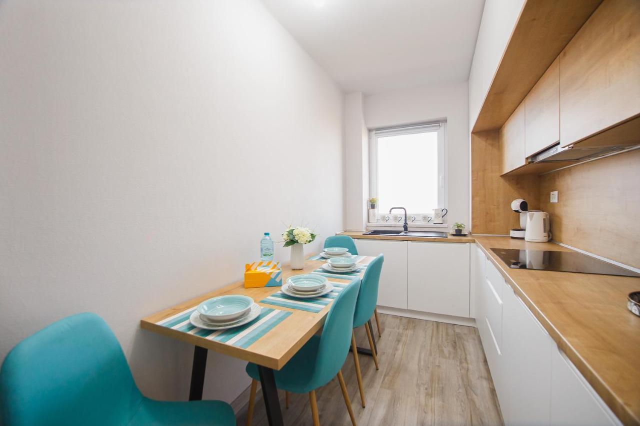 Creamy Wood Haven Apartment Oradea Ngoại thất bức ảnh