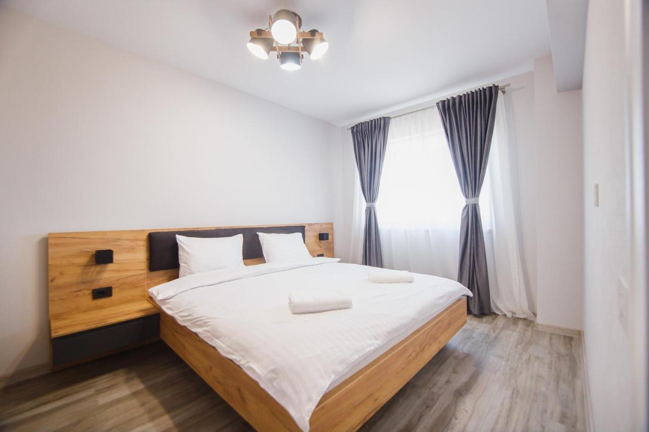 Creamy Wood Haven Apartment Oradea Ngoại thất bức ảnh