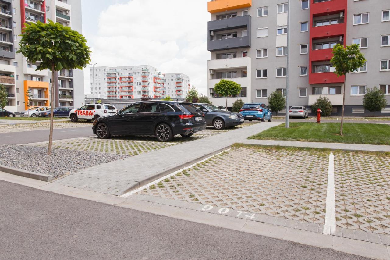 Creamy Wood Haven Apartment Oradea Ngoại thất bức ảnh