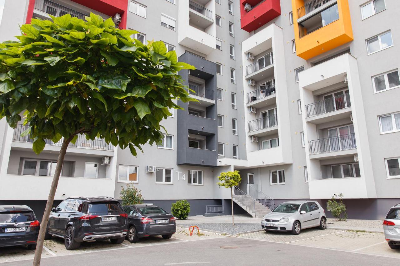 Creamy Wood Haven Apartment Oradea Ngoại thất bức ảnh
