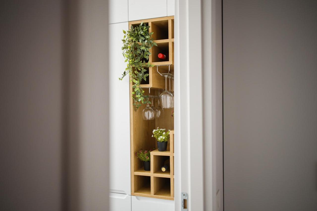 Creamy Wood Haven Apartment Oradea Ngoại thất bức ảnh