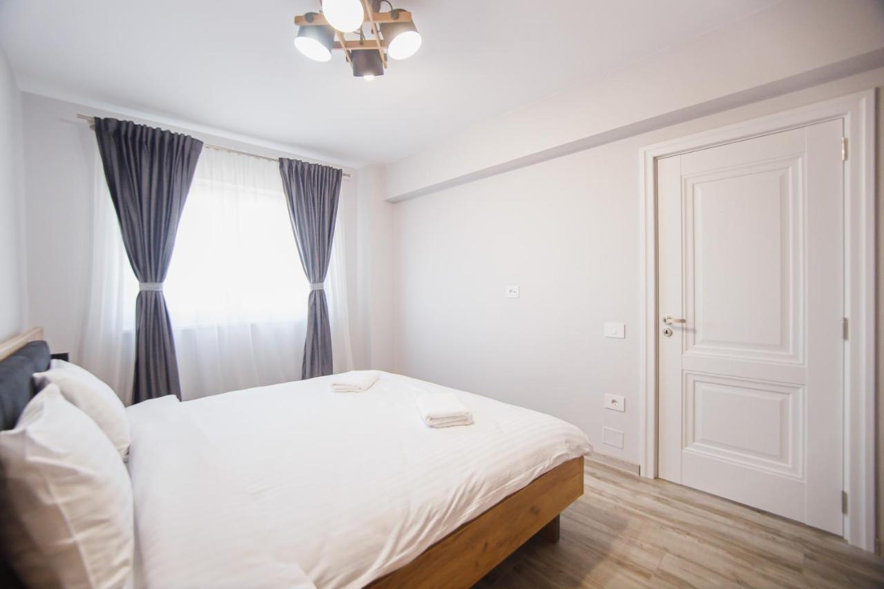 Creamy Wood Haven Apartment Oradea Ngoại thất bức ảnh